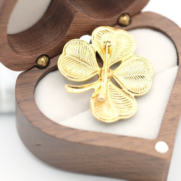 Enamel Shamrock Brooch Lucky 4 Leaf Clover 🍀 🙌🏻✨⏰💭🤝⌛️ - Picture 8 of 9